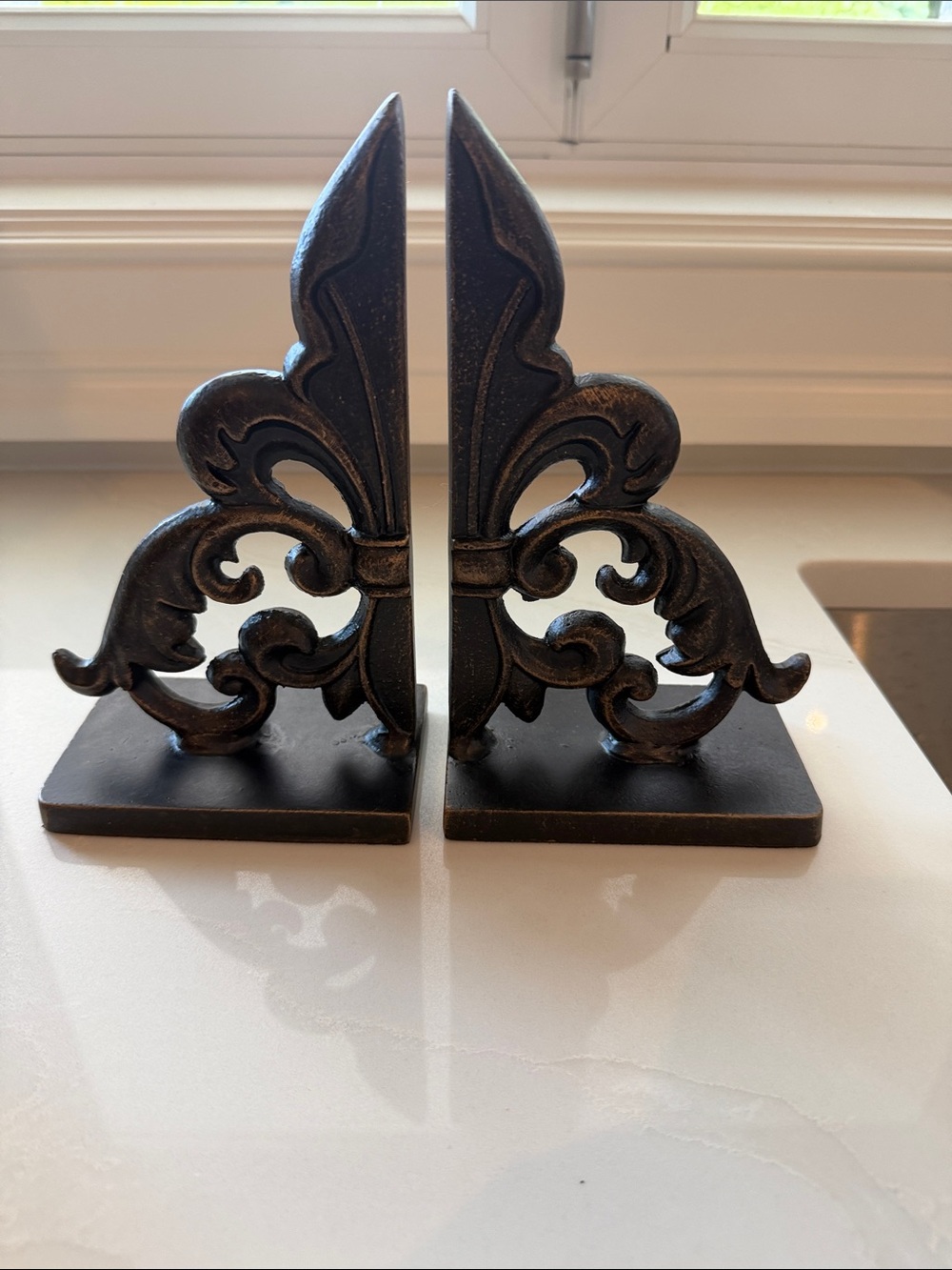 Metal Fleur-de-Lis Bookends in Dark Bronze Finish